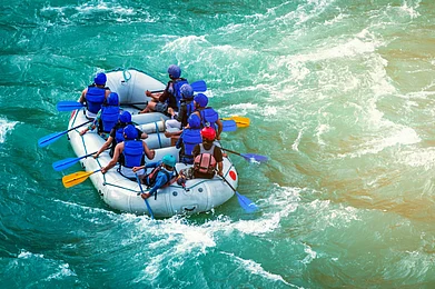 Shutterstock : Rafting in the Ganga in Rishikesh