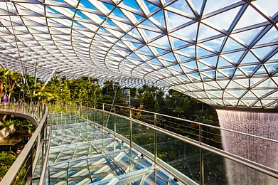 Shutterstock : The worlds largest indoor water fountain
