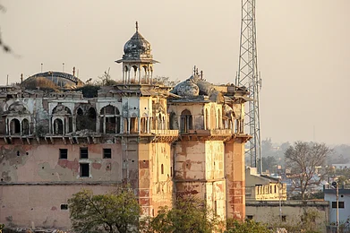 balajisrinivasan / Shutterstock : The exterior facade of Lohagarh Fort