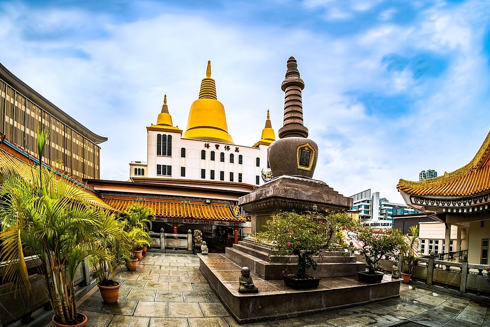 Cover Photo Credit DerekTeo / Shutterstock.com