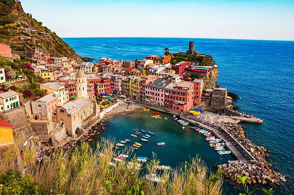 Shutterstock : Cinque Terre, Italy