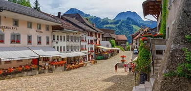 Shutterstock : Main street in Gruyere village, Switzerland