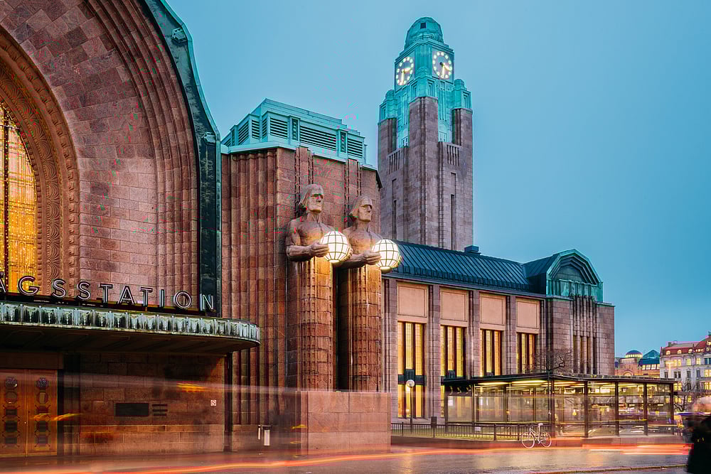 The Helsinki Central Station is built along the lines of Art Nouveau and Art Deco with a curved grand entrance 