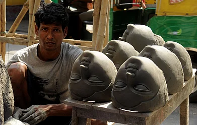 Sandipan Chatterjee : At a potters workshop in Kumortuli