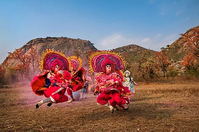 Chhau dancers in Purulia Bappa Pabitra / Shutterstock