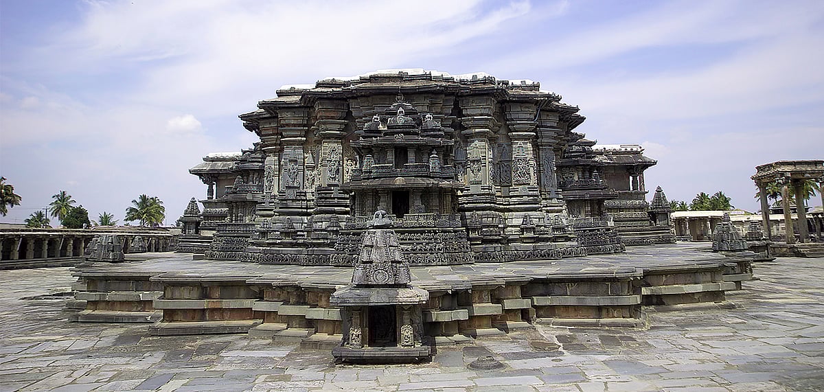 Shuttertstock.com : Chennakesava Temple in Somanathapura, Karnataka