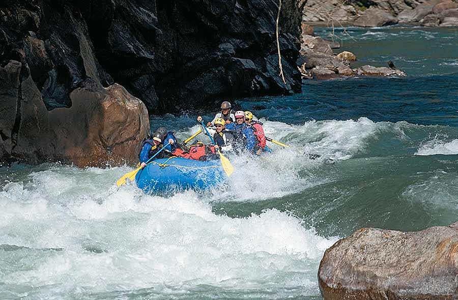 Mellow yet dramatic, giggly and flirty, Subansiri-the golden river-trails a dazzling path. A major tributary of the Brahmaputra, it drains the waters beyond the Himalayan ranges spanning from Tsona Dzong up to the Great Loop of the Tsangpo in Tibet. It 