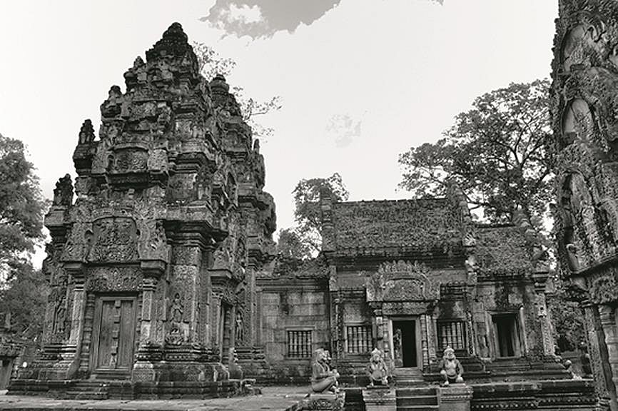 Banteay Srei The well-preserved exteriors. This elaborately carved temple built in pink sandstone (which weathers well), 32km from the main complex of temples, should not be missed for the world.