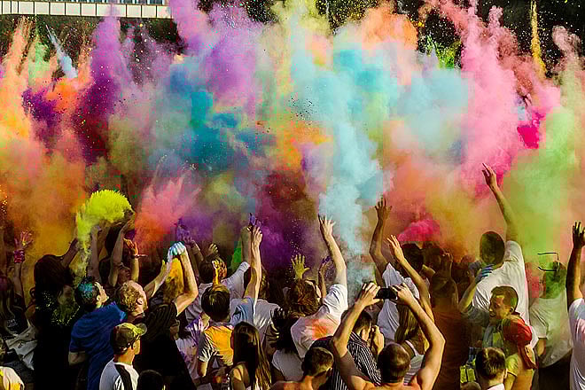 Shutterstock : Holi in Wroclaw, Poland 
