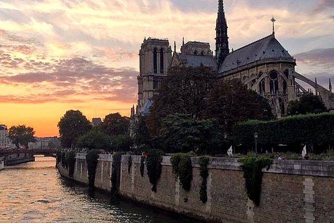 Travel bucket list Backpacking across Paris