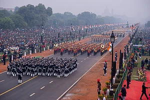 Shutterstock/PradeepGaurs : The Republic Day military parade on Kartavya Path, New Delhi.