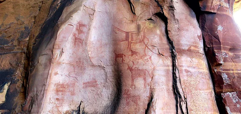 The cultural traditions of the inhabitants of the twenty-one villages adjacent to the site bear a strong resemblance to those represented in the rock paintings - null