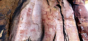 The cultural traditions of the inhabitants of the twenty-one villages adjacent to the site bear a strong resemblance to those represented in the rock paintings