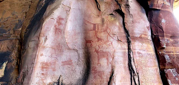 The cultural traditions of the inhabitants of the twenty-one villages adjacent to the site bear a strong resemblance to those represented in the rock paintings