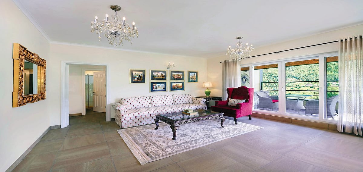 The living room of the Deluxe Suite