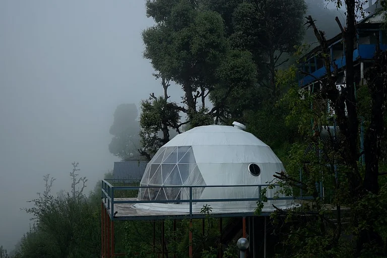 Sleep Under The Stars In An Open Sky Dome In Jibhi - null