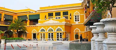 Raajkutirs inner courtyard and rooms