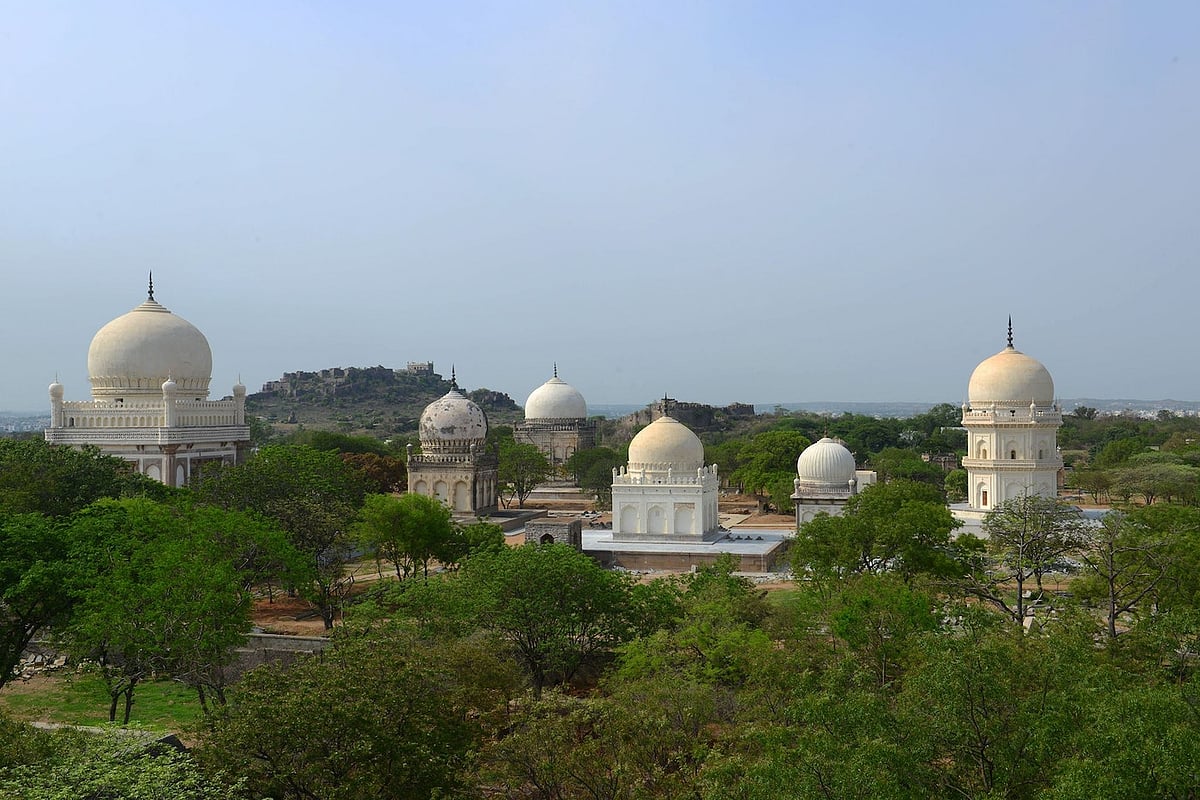 Missing portion of a medallion at Hakims tomb restored by mastercraftsmen. Credit AKDN / Narendra Swain