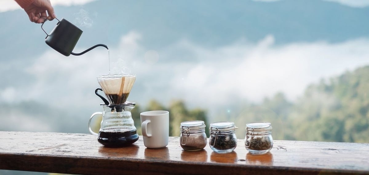 Shutterstock : Enjoy the stunning mountain views with a cup of your favourite brew