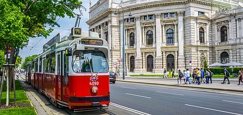 An electric tram along Viennas Ringstrasse