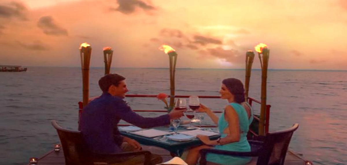Experience a romantic dinner with your special someone under the sky 