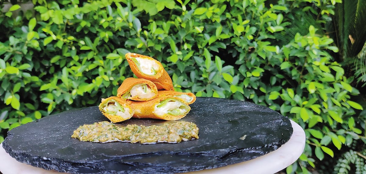 The cheesy jalapeo poppers with basil chutney 