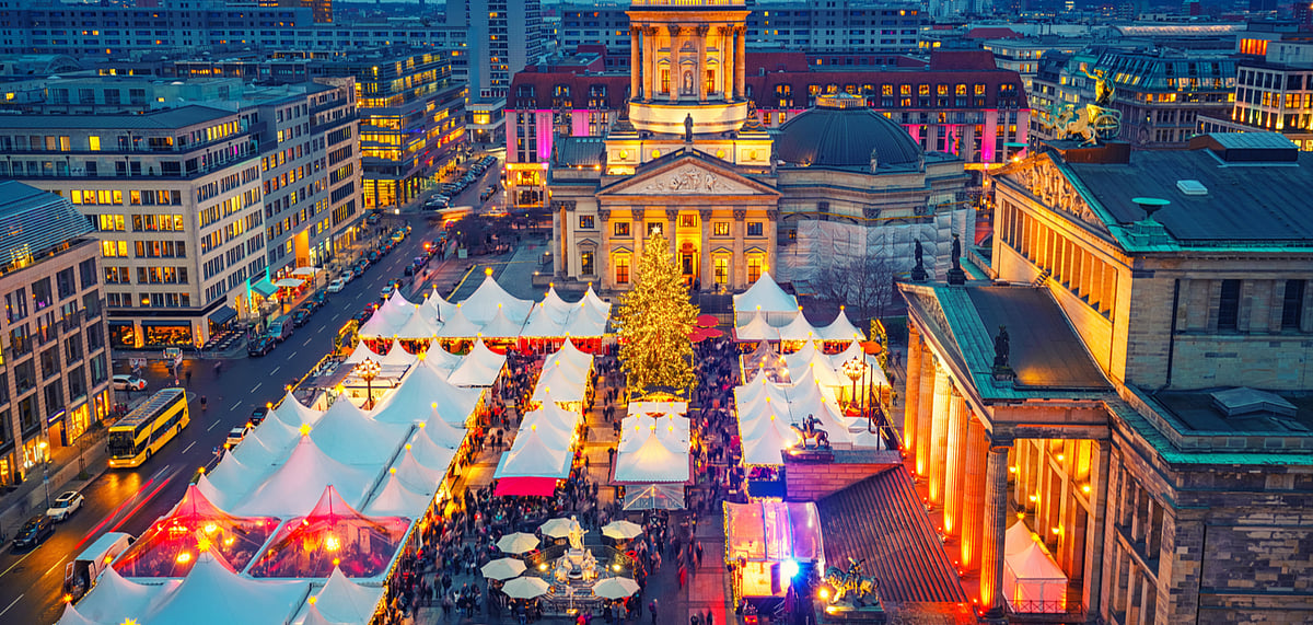 Between Franzsischer Dom and Deutscher Dom is the Christmas market at Gendarmenmarkt 