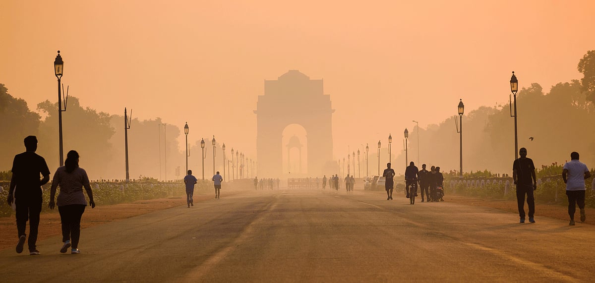 Heavy smog in Delhi each year troubles the citizens 