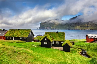 Shutterstock : Village of Mikladalur located on the island of Kalsoy, Faroe Islands, Denmark
