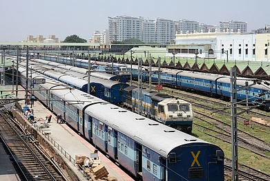 Shutterstock : Passengers travelling on selected trains will get free meals if their train is delayed by two or more hours beyond its scheduled arrival time