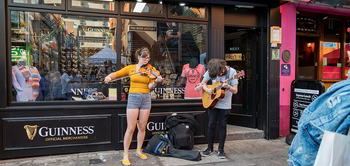 Street musicians in Dublin 