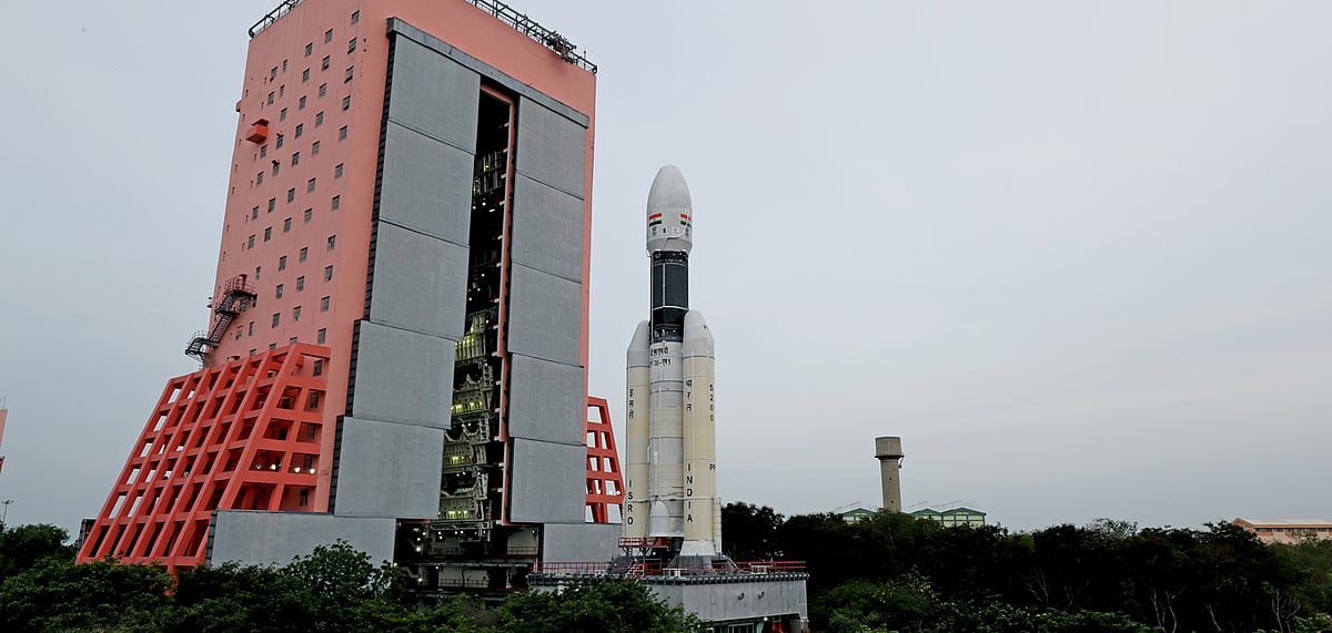 M1 vehicle coming out of the Vehicle Assembly Building