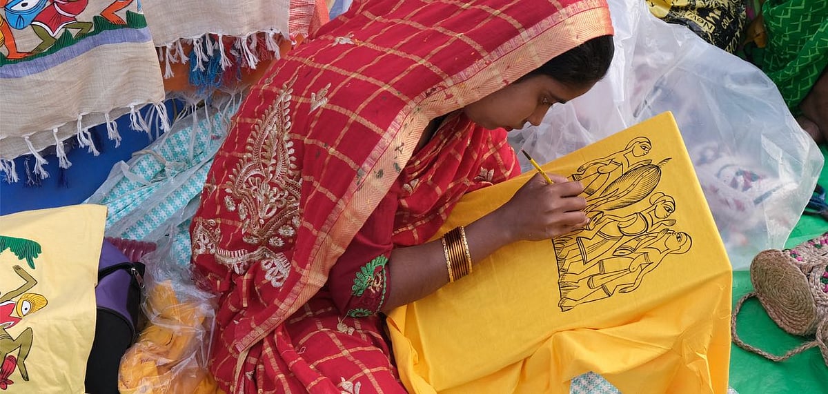 A rural woman painting handicrafts in Kolkata 