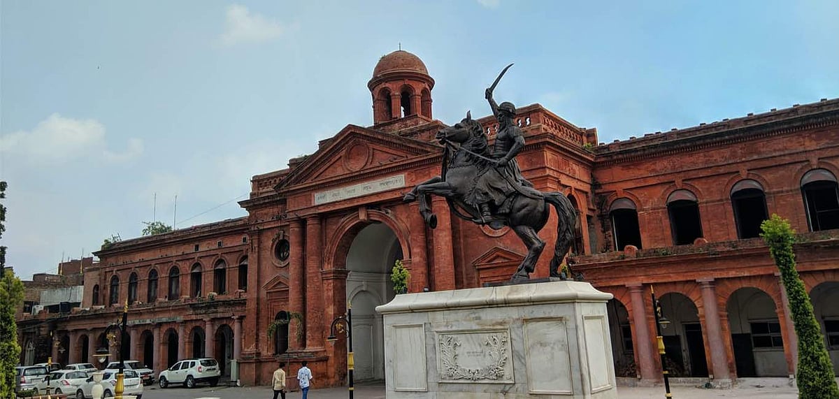 The facade of the museum in Amritsar