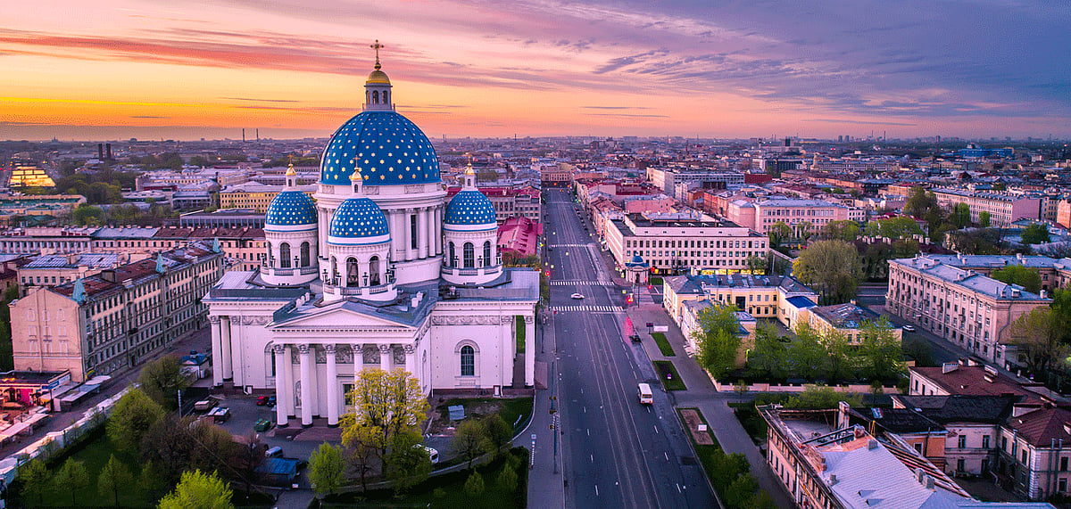 Shutterstock : Trinity Cathedral, Saint Petersburg, Russia