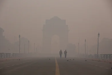 Shutterstock : Dense fog frequently engulfs Delhi NCR and its surrounding states in winter