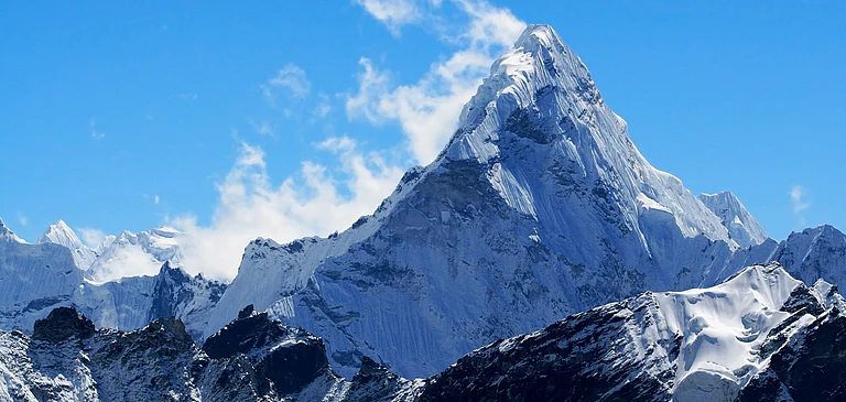 Everest’s summit may be the goal, but the descent remains the mountain’s most dangerous test - Deposit Photos