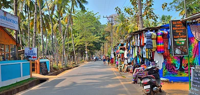 The resolution bans licenses to be granted to migrants for business