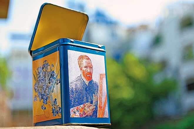 Van Gogh in a box