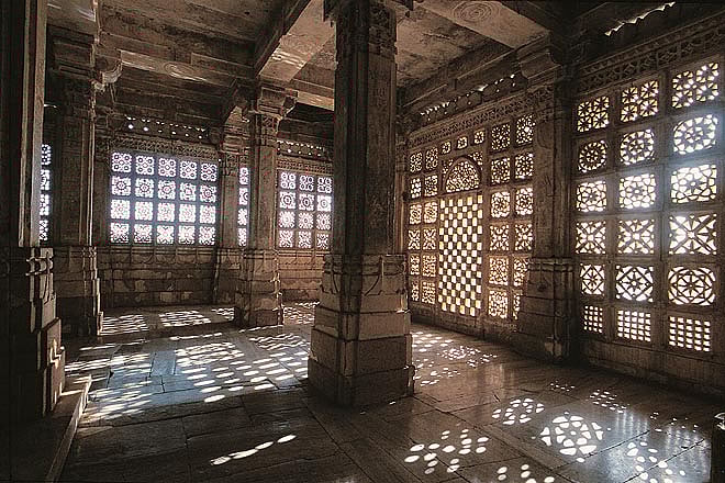 Sarkhej A royal necropolis