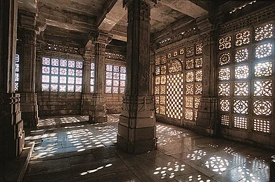 Sarkhej A royal necropolis