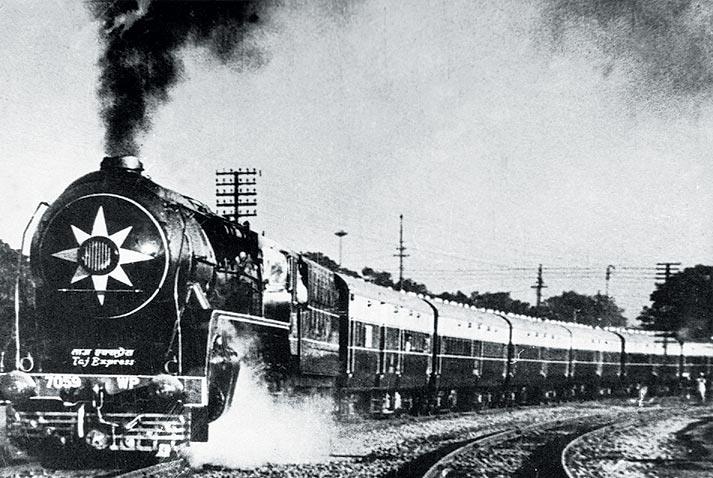 A WP steam locomotive hauling the Taj Express