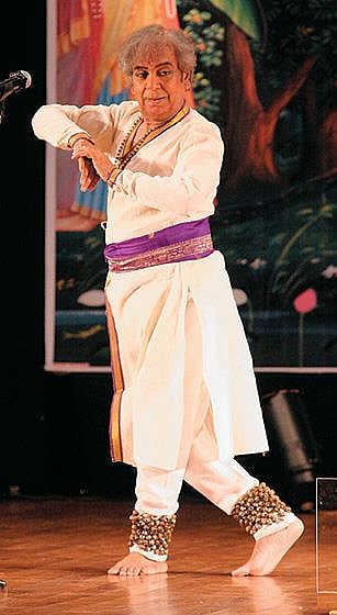 Pandit Birju Maharaj likes cities such as Lucknow, Delhi, Kolkata and Thiruvananthapuram, which still retain their old-world charm and built heritage
