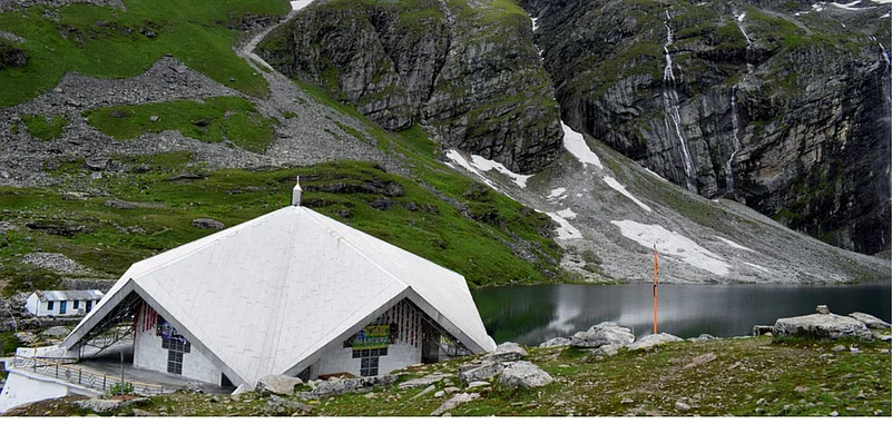 The journey to Hemkund Sahib is completed in two stages