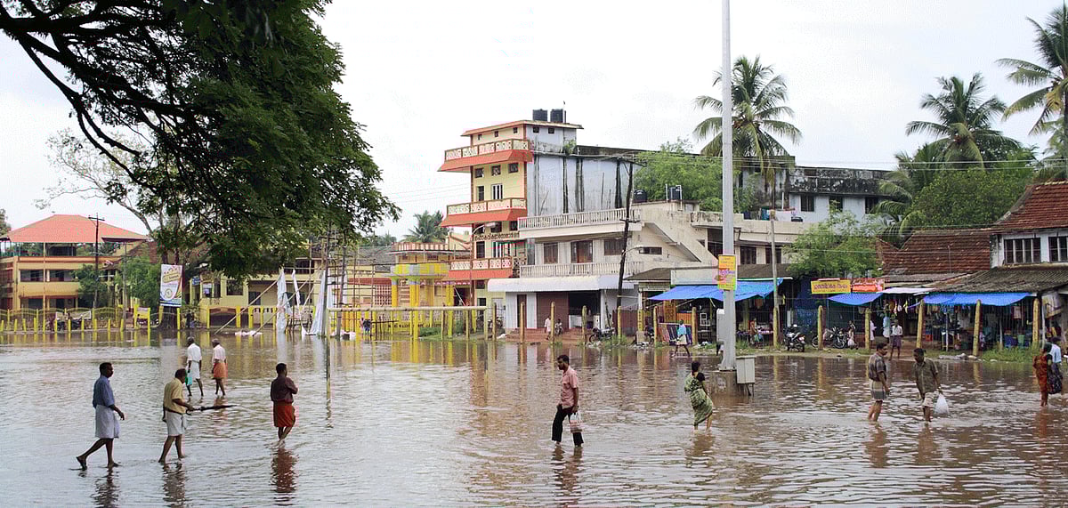 Kerala Floods Helpline Numbers, Places To Avoid & How You Can Help