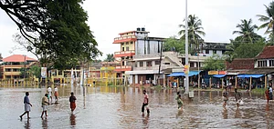 Kerala Floods Helpline Numbers, Places To Avoid & How You Can Help