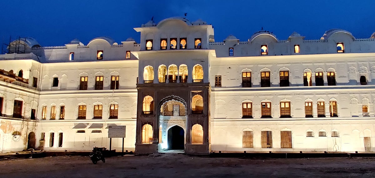 Qila Mubarak is an outstanding example of the synthesis of Mughal and Rajasthani styles