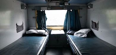Shutterstock : Indian Railways is all set to replace its white blankets