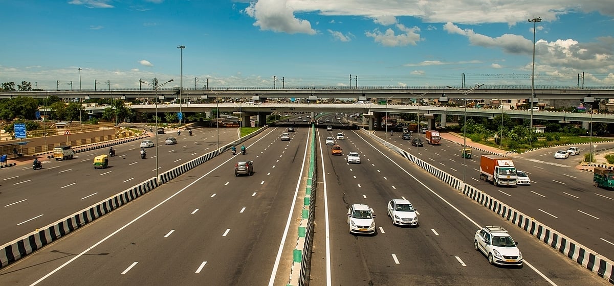 The expressway has 14 lanes and is 96 kilometres long