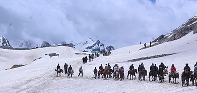 Representational Image Devotees at the Amarnath Yatra